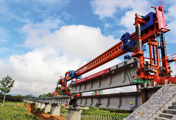 中老昆(明)萬(象)鐵路國內(nèi)段第一長橋順利架通