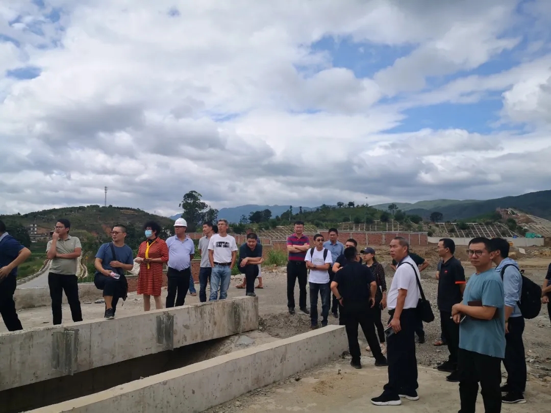 多位專家領(lǐng)導(dǎo)蒞臨瑞和錦程蒲縹大宗冷鏈物流中心建設(shè)項(xiàng)目進(jìn)行現(xiàn)場(chǎng)踏勘