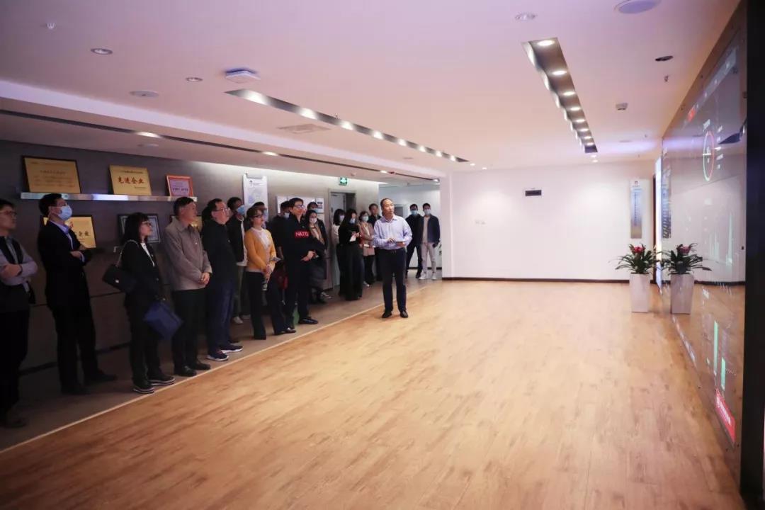 中國人民銀行昆明中心支行和富滇銀行 蒞臨云南瑞和錦程實業(yè)股份有限公司開展“聯(lián)學(xué)黨史聚合力 聯(lián)動共建謀發(fā)展” 主題黨日活動