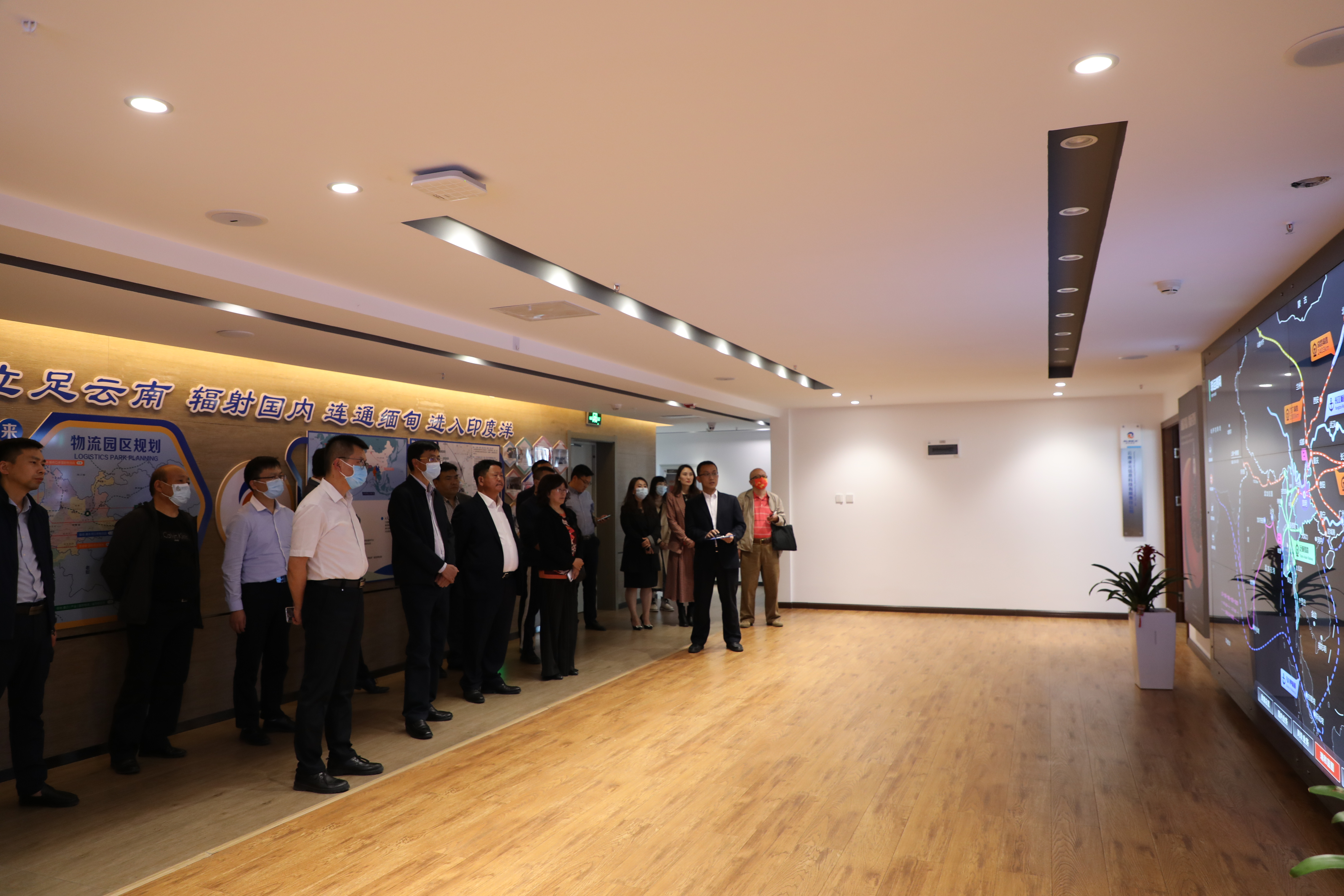 云南省政府研究室李春林副主任、云南省交通運輸行業(yè)協(xié)會邵玉華副會長一行蒞臨考察指導(dǎo)