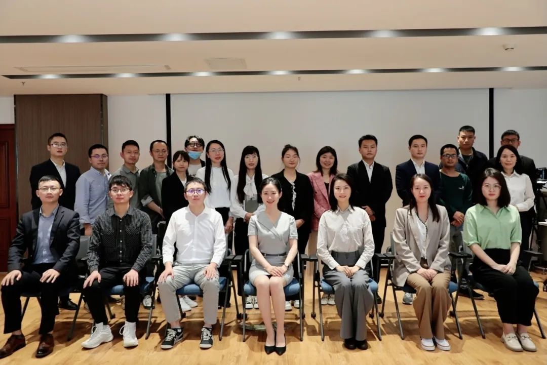 云南瑞和錦程實(shí)業(yè)股份有限公司 開(kāi)展高端商務(wù)禮儀技能培訓(xùn)