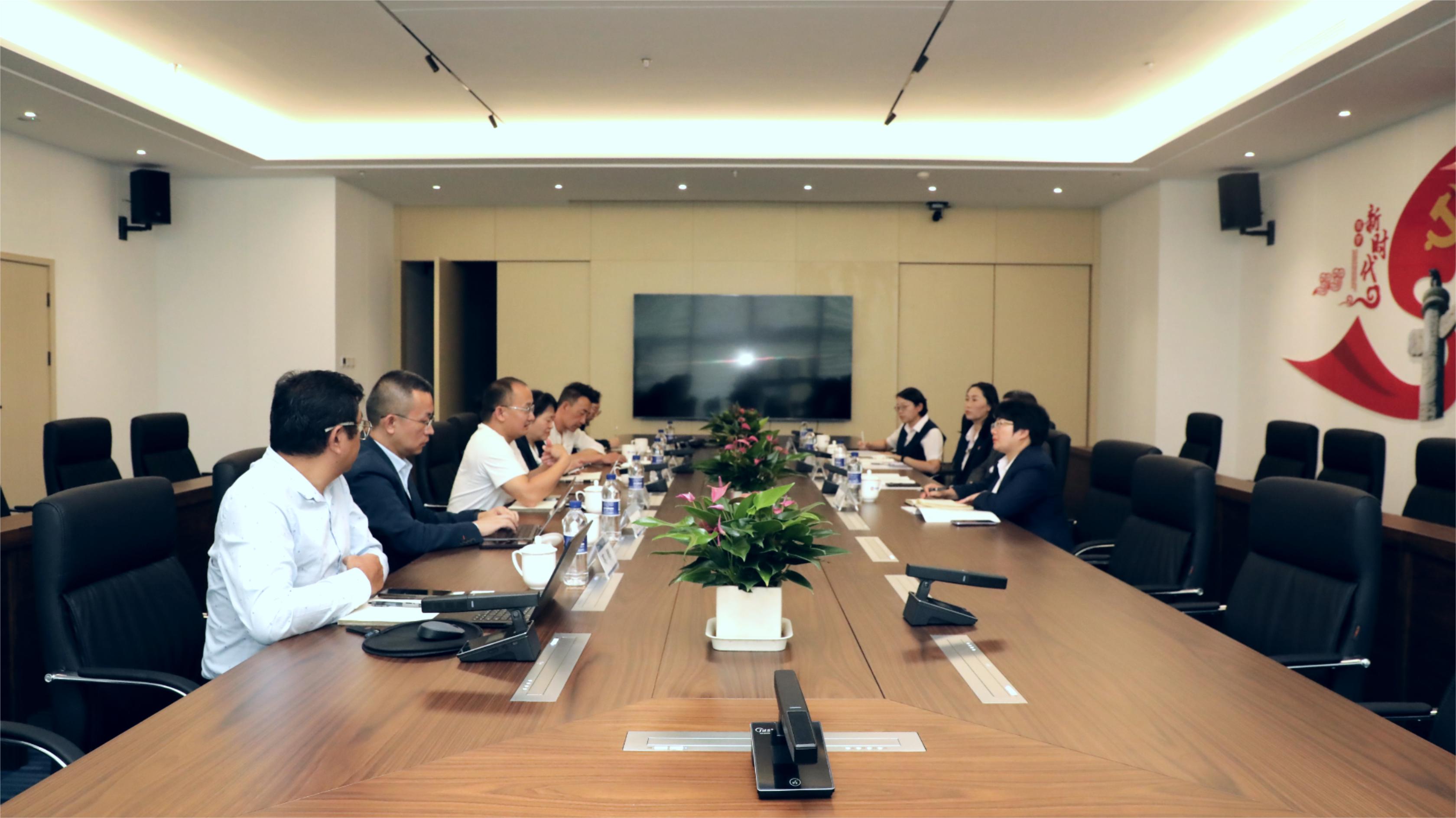 光大銀行昆明分行黨委委員、副行長(zhǎng)萬(wàn)小亮一行蒞臨瑞和錦程并開展銀企交流會(huì)
