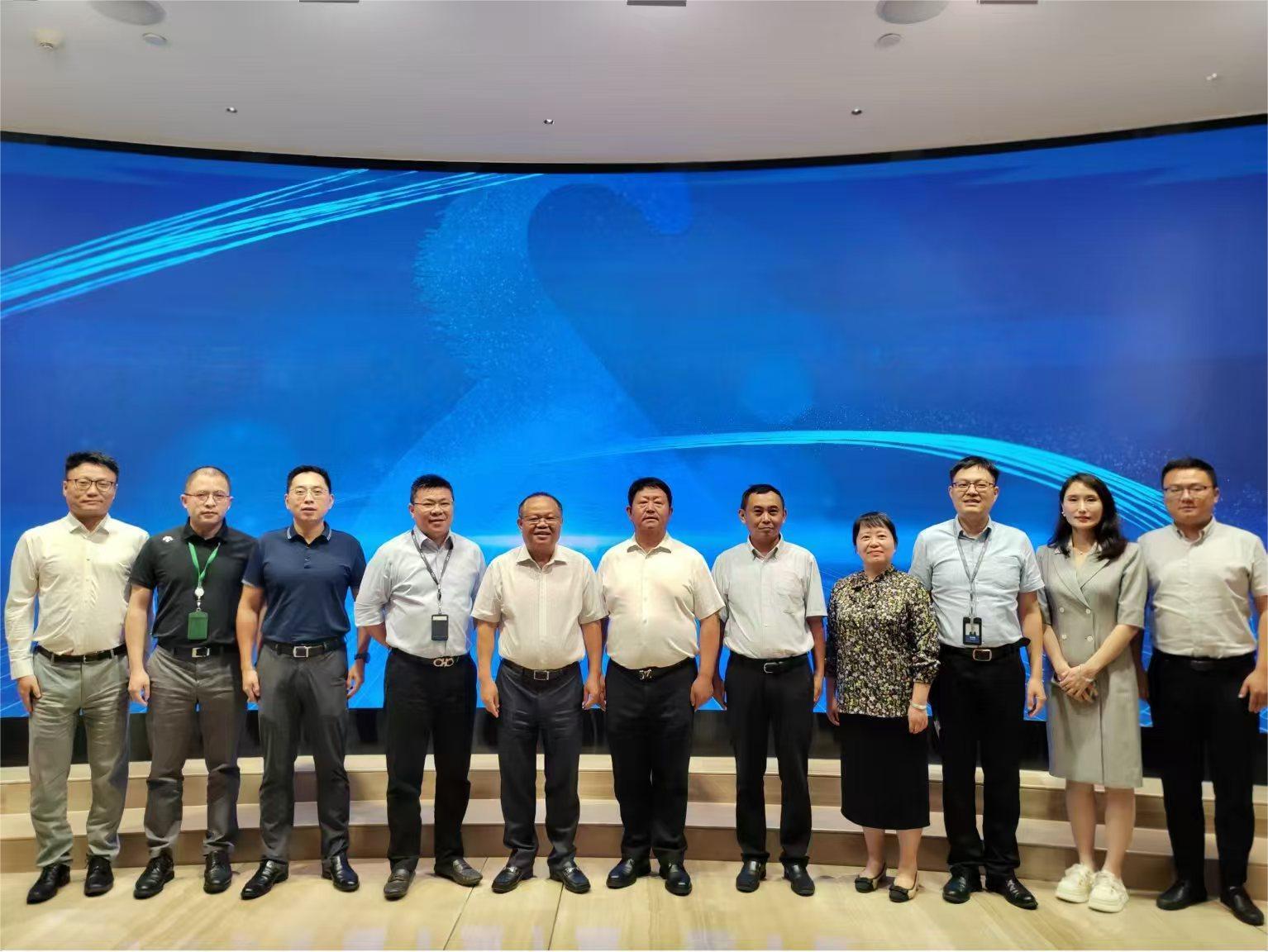 攜手共進(jìn)，共研物流新布局 | 瑞和錦程董事長(zhǎng)段治葵率隊(duì)前往廈門(mén)建發(fā)和廈門(mén)象嶼交流
